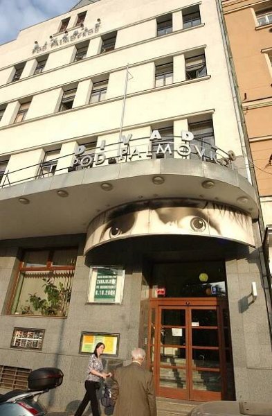 Hrabal tu dělal kulisáka! Někdejší libeňská „nálevna“ se stala perlou pražské činohry