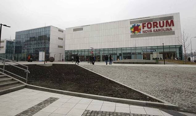 Rok od svého otevření slaví v těchto dnech obchodní a zábavní centrum Forum Nová Karolina v centru Ostravy. Hotovy už jsou i kancelářská budova a první bytové domy na území po bývalé koksovně.