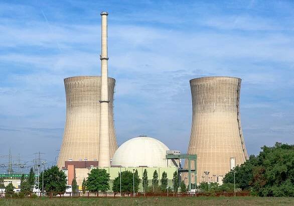 File:Kernkraftwerk Grafenrheinfeld - 2013.jpg