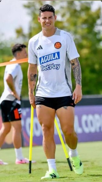 Pin de Angel Carrillo en James Rodriguez en 2025 | James rodriguez, Atletas masculinos, Jugadores de fútbol