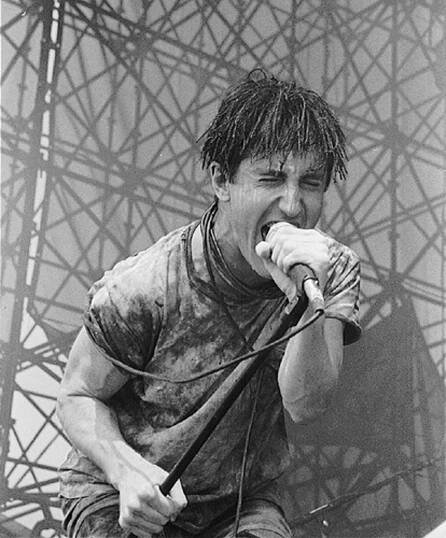 Soubor:Trent Reznor Lollapalooza 1991.jpg