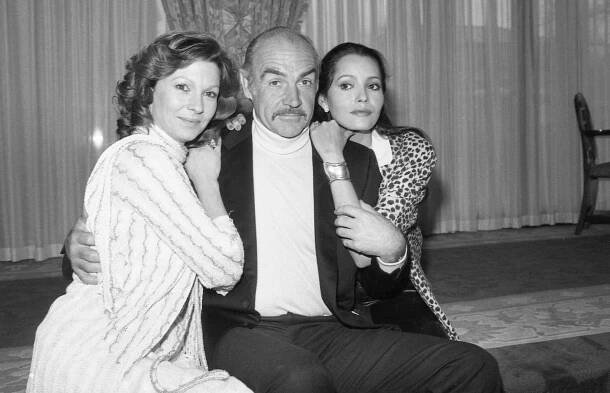 V bondovkách jiskřila, hrála vědkyni i sekretářku. Zemřela Pamela Salemová