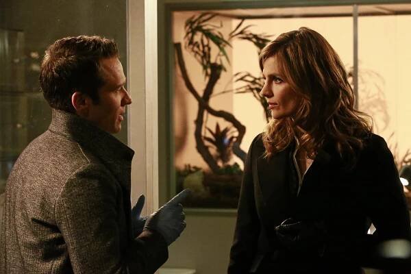 Castle na zabití - Spravedlnost pro všechny - Z filmu - Seamus Dever, Stana Katic