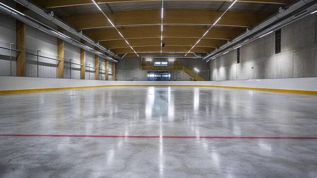 První kroky bruslařů a hokejistů v nové pražské areně Kateřinky vedou po dlaždicích RAKO | EARCH.cz