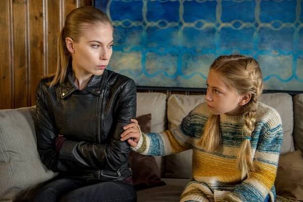 Nora von Waldstätten, Nara Knöpfle - Vraždy u jezera - Tichá voda - Z filmu