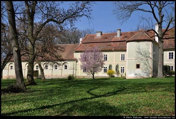 Luhov – fotografie / hrady-zriceniny.cz