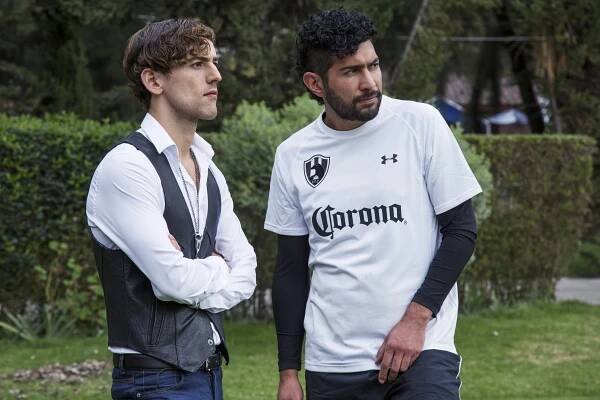 Luis Gerardo Méndez, Ianis Guerrero - FC Cuervos - Série 1 - Z filmu