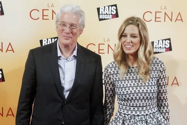 Jeho žena Alejandra Silva je o 33 let mladší a má z předchozího vztahu už šestiletého syna Alberta