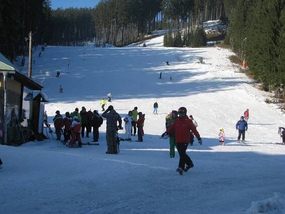 Ski areál Bílá zahájil novou lyžařskou sezonu. Podívejte se