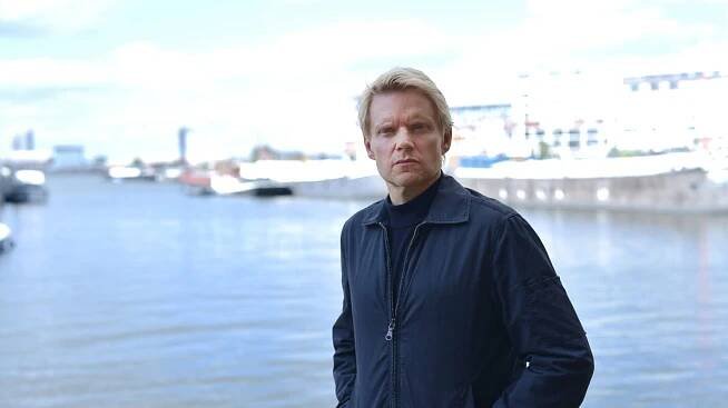 Marc Warren as Commissaris Piet Van der Valk in Season 3