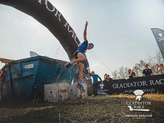 Akademické mistrovské tituly v Gladiator race získali Patrik Stupka a Klára Lokajíčková - ČAUS