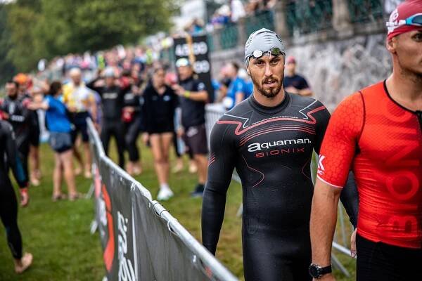 Závod Ironman, který se o víkendu uskutečnil v Hradci Králové zná již své vítěze, vyhrál tým HZS Moravskoslezské­ho kraje