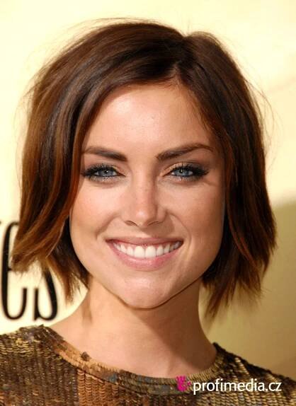 Jessica Stroup - celebrity účes - HappyHair