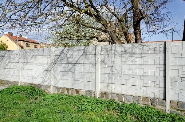 Betonová plotová deska: jednostranný reliéf HAKLÍK