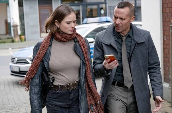 Sofie Eifertinger, Barnaby Metschurat - Ostfrieslandkrimis - Ostfriesentotenstille - Z filmu