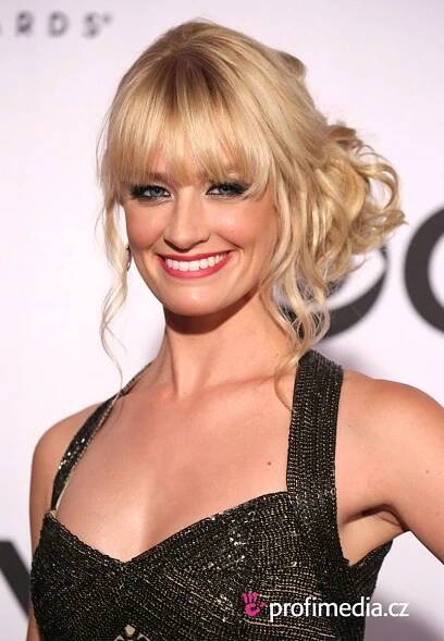 Jedna herečka, dva účesy: BETH BEHRS - HappyHair