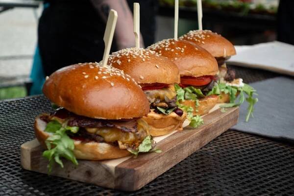 Burgery se valí do Českých Budějovic