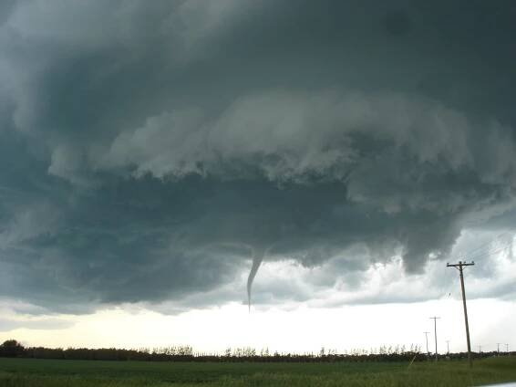 File:F5 tornado funnel cloud Elie Manitoba 2007.jpg - Wikimedia Commons