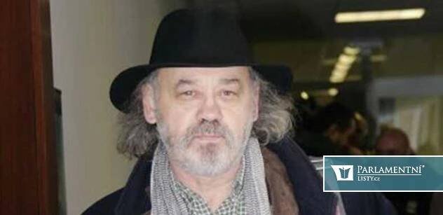 Aktivista John Bok zatápí žalobci, který soudí kauzu exministra Bartáka