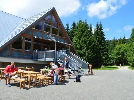 APARTMÁNY HORNÍ MÍSEČKY 1035 M.N.M. restaurace STOPA Mísečky