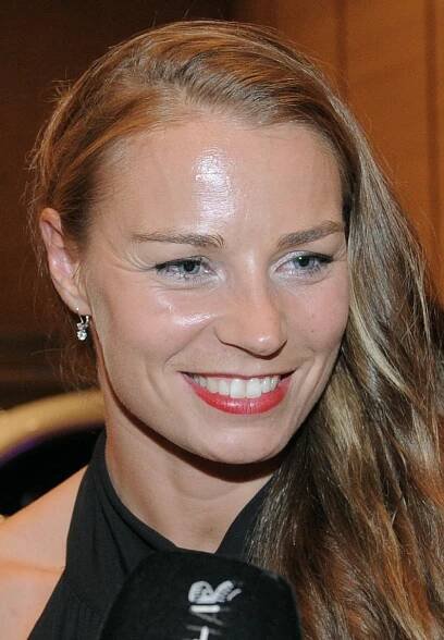 Soubor:Tina Maze crop 2014.jpg – Wikipedie