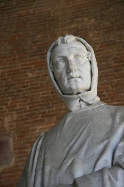 19th century statue of Leonardo Fibonacci in the Old Cemetery, Pisa