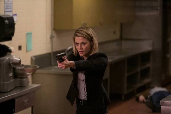 Stav ohrožení - How Far Would You Go - Z filmu - Rachael Taylor