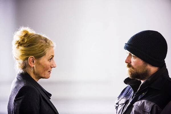 Utopia - Episode 2 - Z filmu - Geraldine James, Neil Maskell