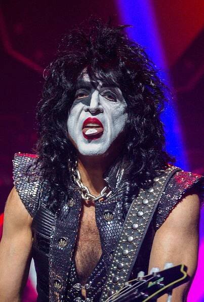 Plivání ohně, falešná krev. Kiss se v pražské O2 areně loučili s fanoušky