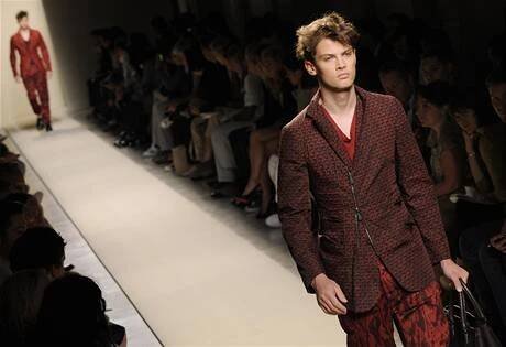 Modely značky Bottega Veneta. V kolekci se objevily odstíny jako 