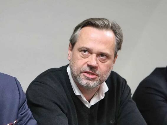 4. náměstek pro oblast investic, dopravy, sociálních služeb, marketingu a cestovního ruchu Robert Kerndl (ODS).