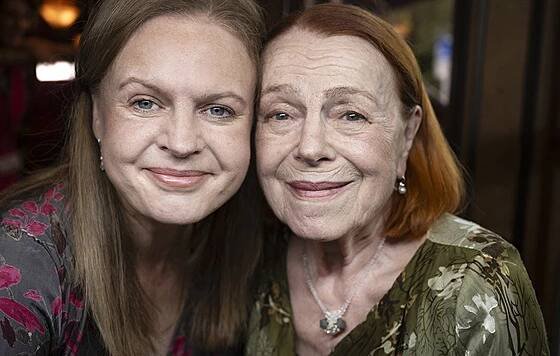 Theodora Remundová a Iva Janžurová (2024)
