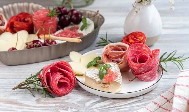 Salámové růžičky – nejlepší recept - Verge.cz