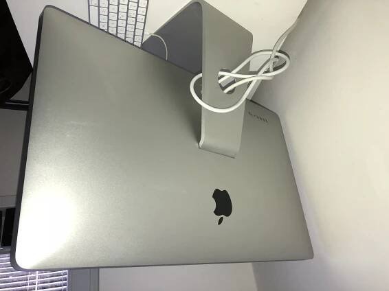 Prodám Apple Thunderbolt Cinema Display 27“ za 550 EUR - 12/2017 - Apple Bazar