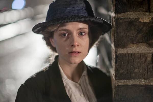 Inspektor se vrací - Z filmu - Sophie Rundle