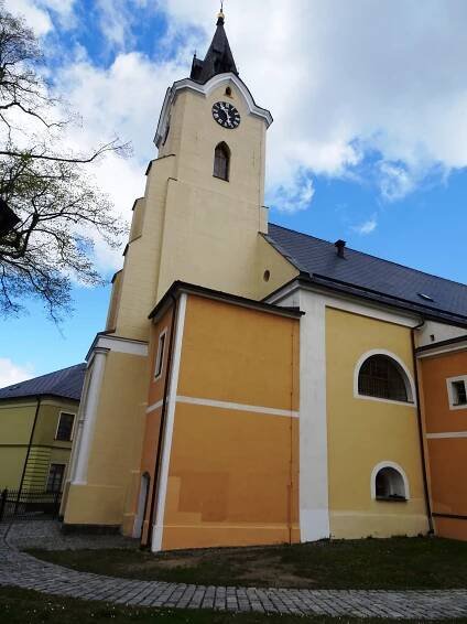 Soubor:Horní Benešov, kostel (2).jpg
