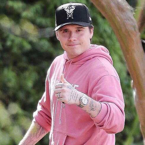 Brooklyn Beckham is in good spirits as he gives a thumbs up to the photographers as he heads to the Beverly Hills Hotel.