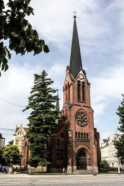 Evangelický kostel z roku 1902 nesloužil církevním účelům dlouho. Patřil nejprve českým, po válce německým věřícím. Komunisté z něj evangelíky vyhnali v padesátých letech, jako sklad knih je využíván od roku 1956. V současné době patří Olomouckému kraji. Jaká bude jeho další budoucnost, zatím není rozhodnuto. Už několikrát se ale spekulovalo, že by v něm po zrušení skladu a následné rekonstrukci mohl vzniknout kulturní prostor.