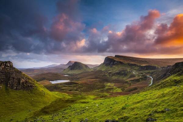 západ slunce v quiraingu na ostrově skye ve skotsku - skotsko - stock snímky, obrázky a fotky