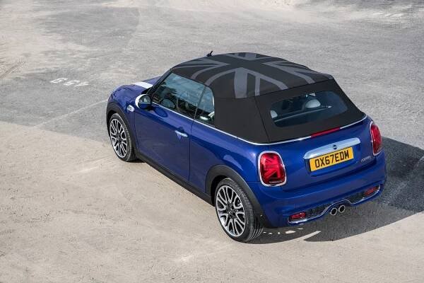 Mini One & Cooper Cabrio: Podrobné specifikace vozidel & Interaktivní nástroj pro srovnání