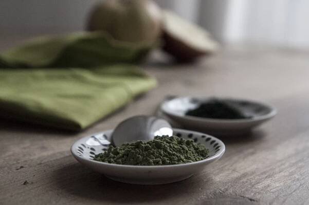 szybki i skuteczny poświąteczny detoks z pomocą alg - chlorelli i spiruliny