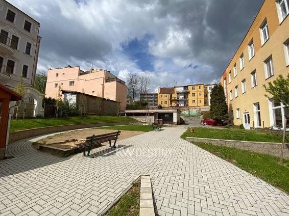 Pronájem byt 1+kk, 22 m2 - Teplice - Keller Williams
