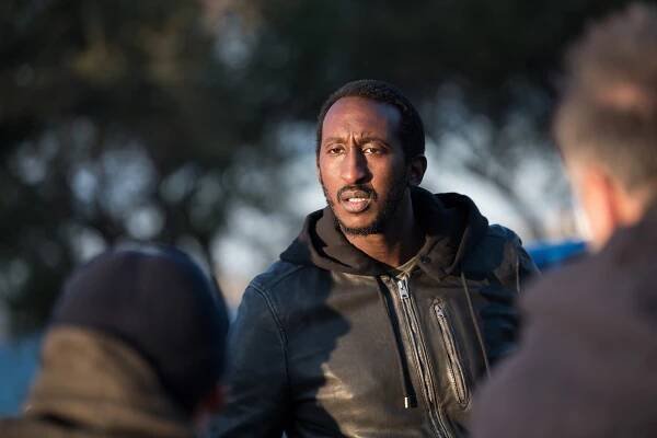 Policajtka Barbie - Comme on fait son lit on se couche - Z filmu - Christophe Ntakabanyura