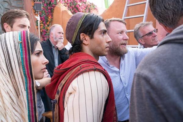 Naomi Scott, Mena Massoud, Guy Ritchie - Aladin - Z natáčení