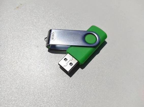 USB Flash disk - 128 GB, více barev | Aukro