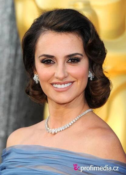 Penelope Cruz - celebrity účes - HappyHair