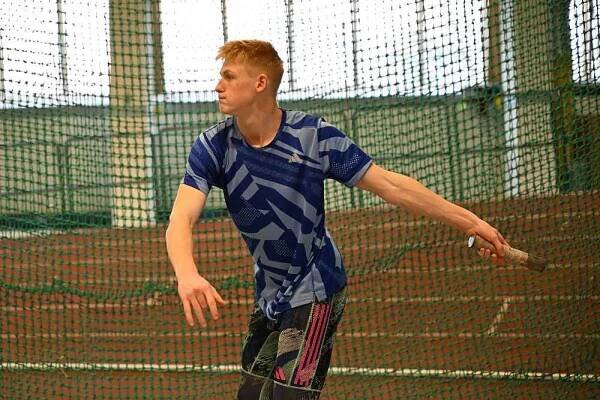 Tomas Järvinen při tréninku v hale ve Stromovce