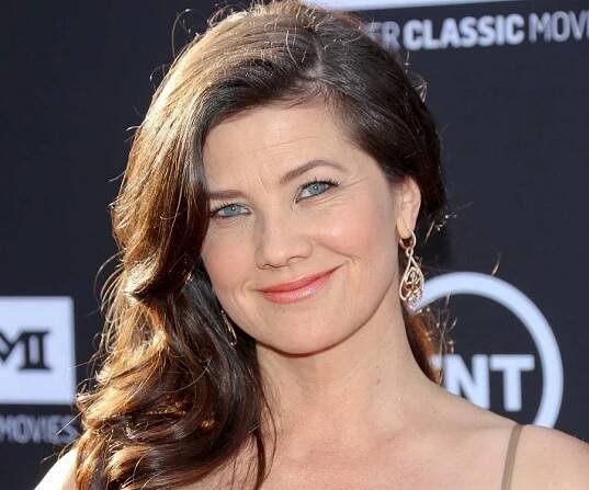 Daphne Zuniga Biography - Facts, Childhood, Family Life & Achievements