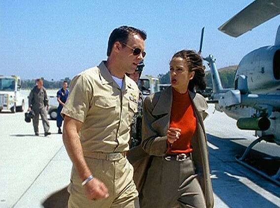 JAG - Vojenský soud se Sandrou Gilbertovou - Z filmu - David James Elliott, Anne-Marie Johnson