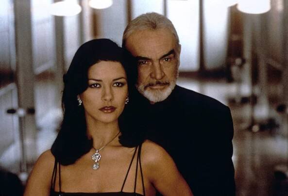 ENTRAPMENT, Catherine Zeta-Jones, Sean Connery, 1999, TM and Copyright © 20th Century Fox Film Corp. All rights reserved,Courtesy: Everett Collection (image upgraded to 17.7 x 12.1 in)